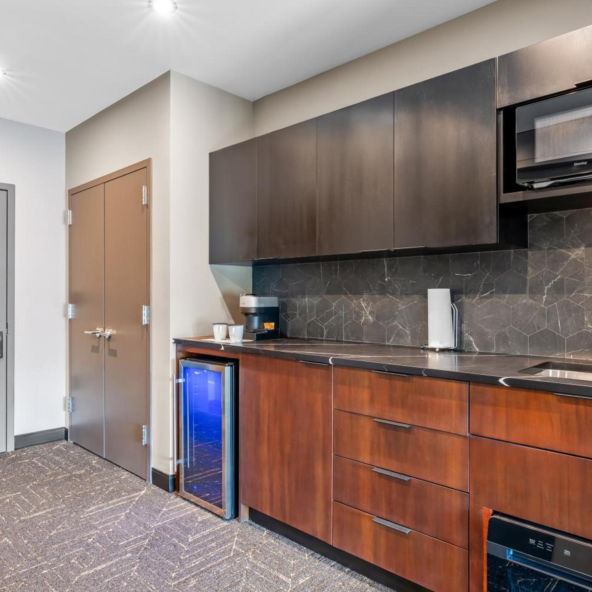 Beacon Suites Hotel 6/49