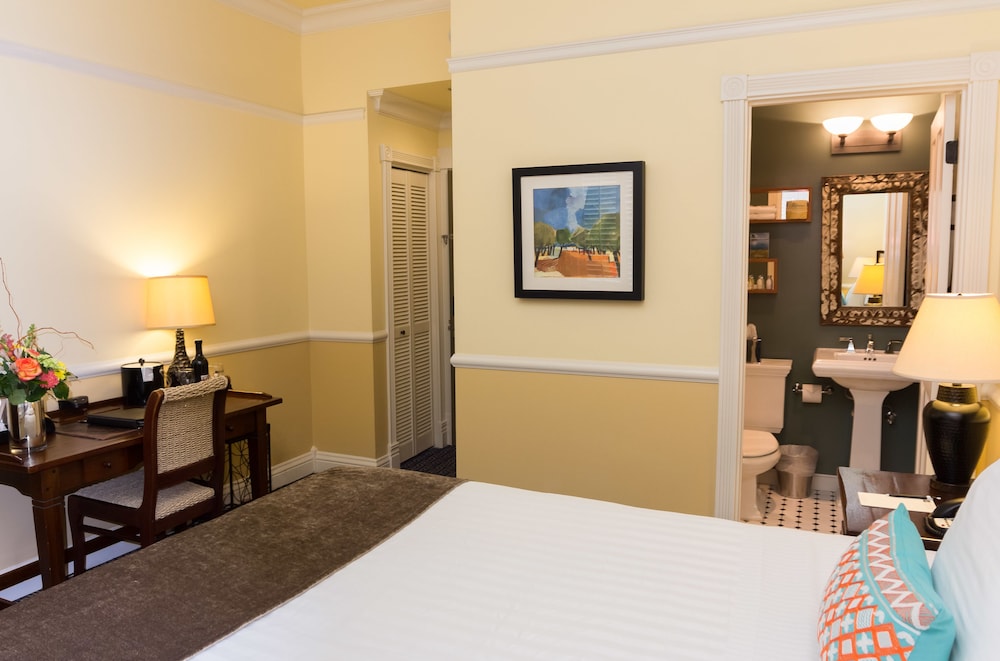 Majestic Inn & Spa 36/80