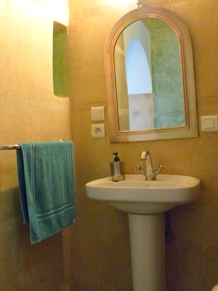 RIAD HABIB 41/42