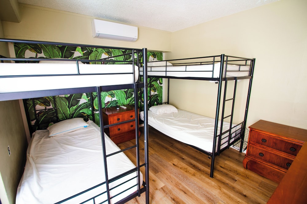 FEMALE DORM, 6 BEDS, KITCHEN