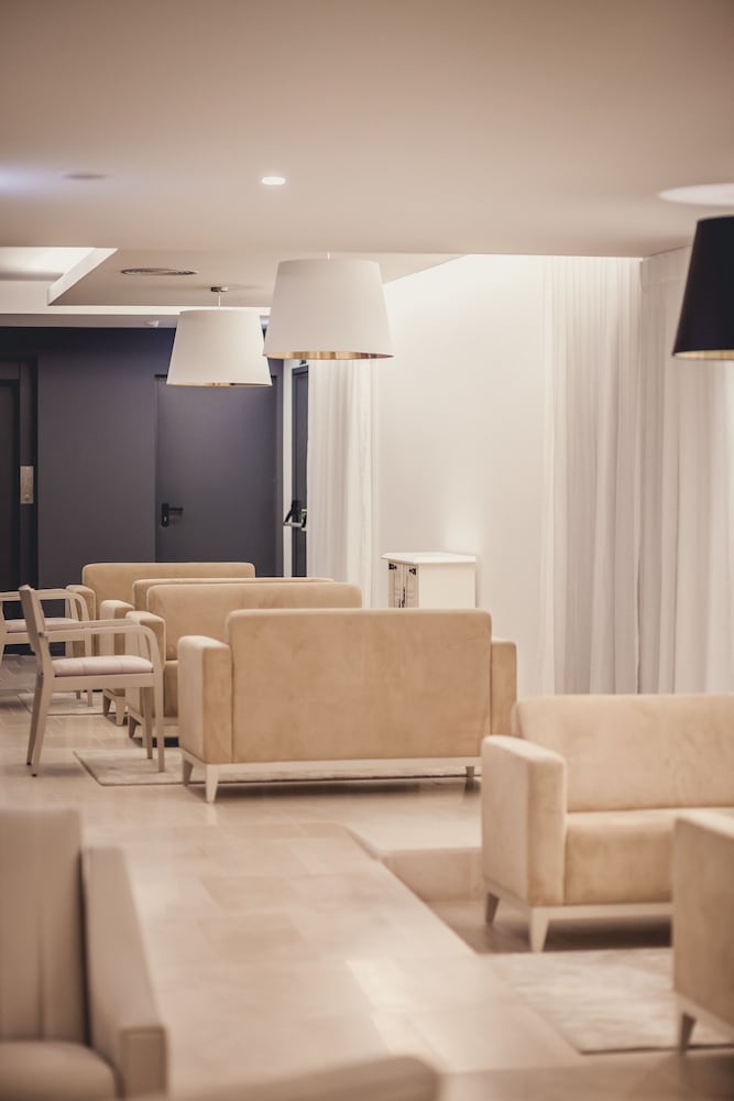 Essence Inn Marianos 6/67