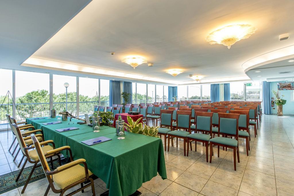 Hotel Ambassador 18/22