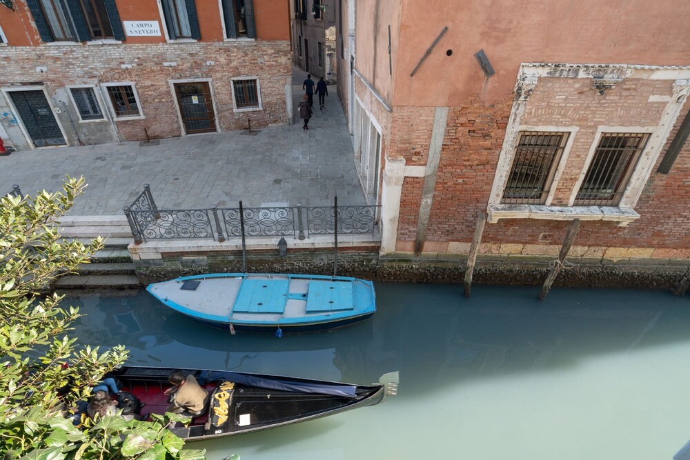 Apartments in San Marco with Canal View 28/37