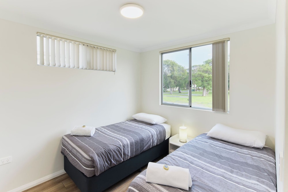 Acclaim Rose Gardens Beachside Holiday Park 10/50