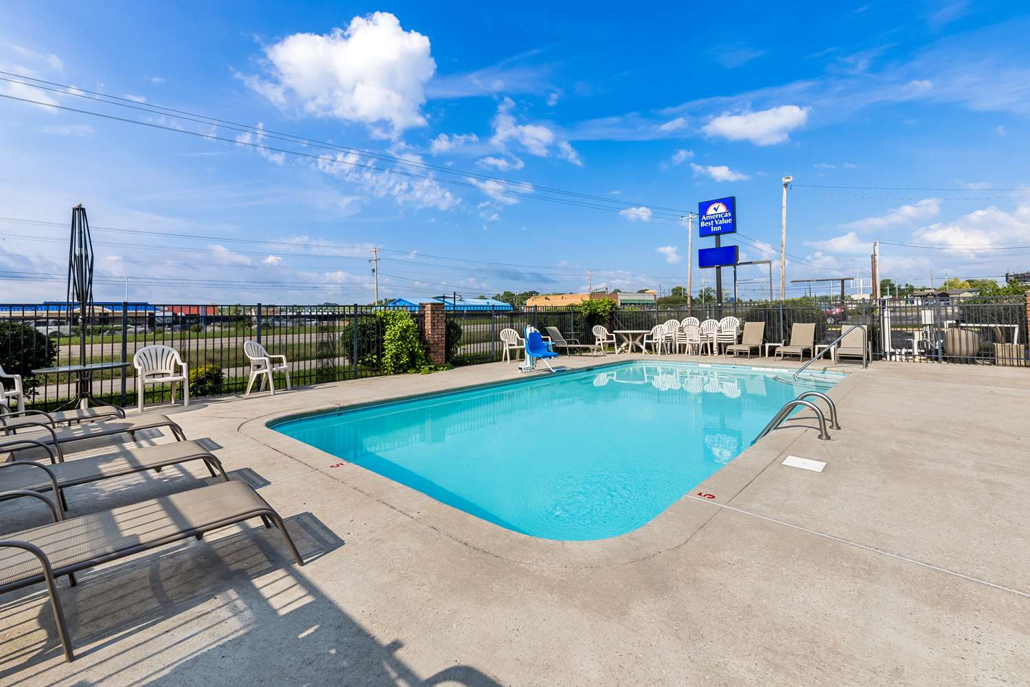 Americas Best Value Inn McMinnville 25/27