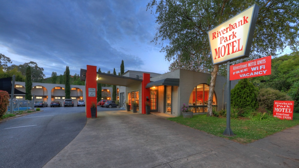 RIVERBANK PARK MOTEL 50/63