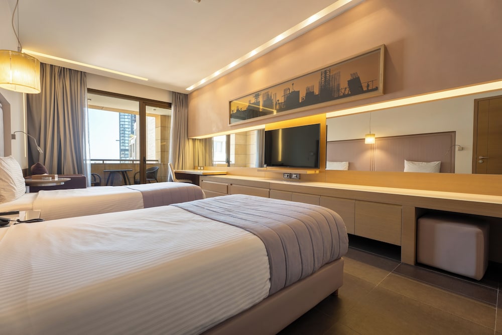 Saifi Suites 25/71