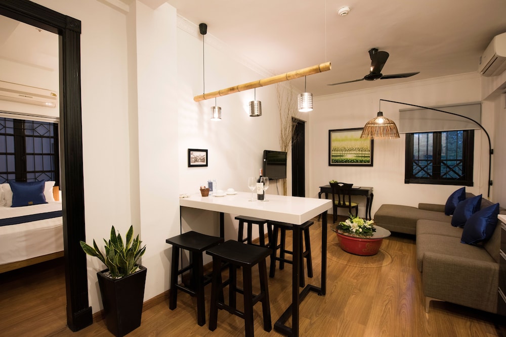 Hoa Binh Hotel 68/69