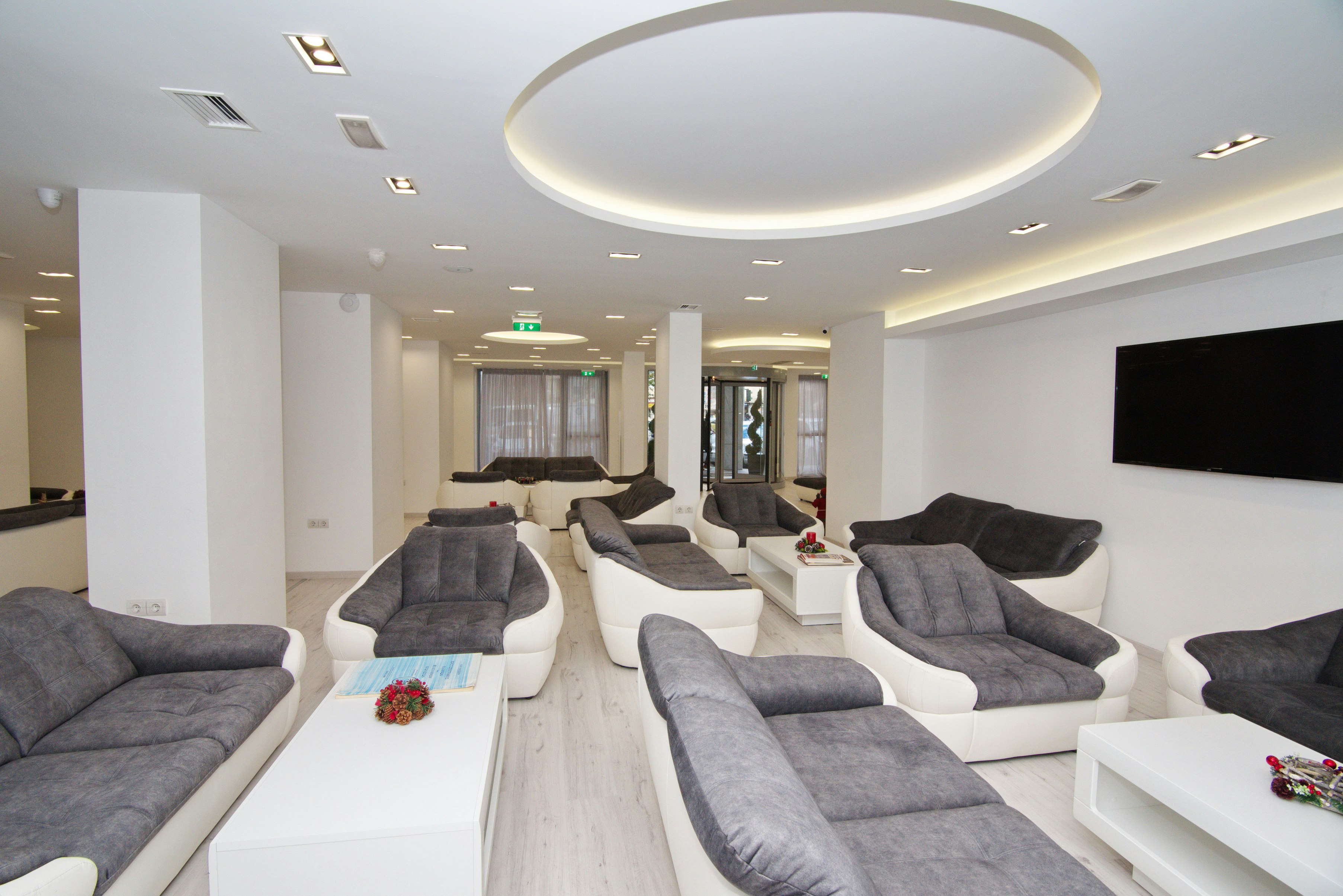 Boss Boutique Athens 6/10
