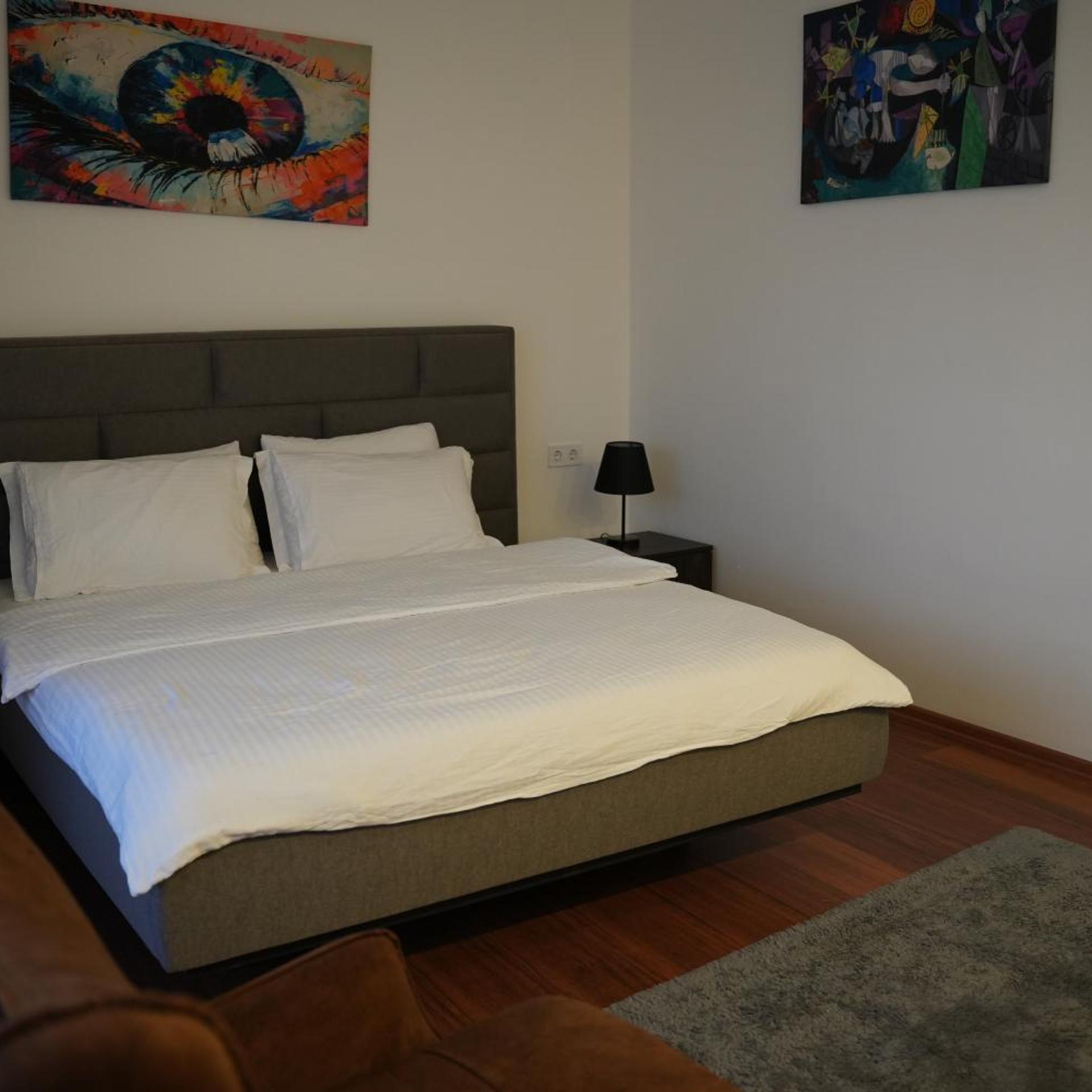 Budget, Double Bed, Side Mira Palace 2/10
