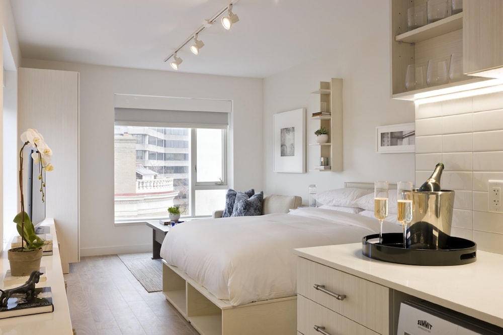 Placemakr Dupont Circle 25/64