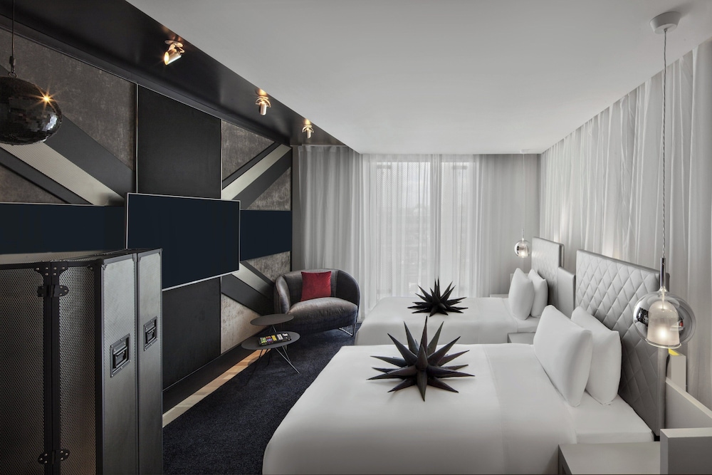 FABULOUS, TWIN BEDS