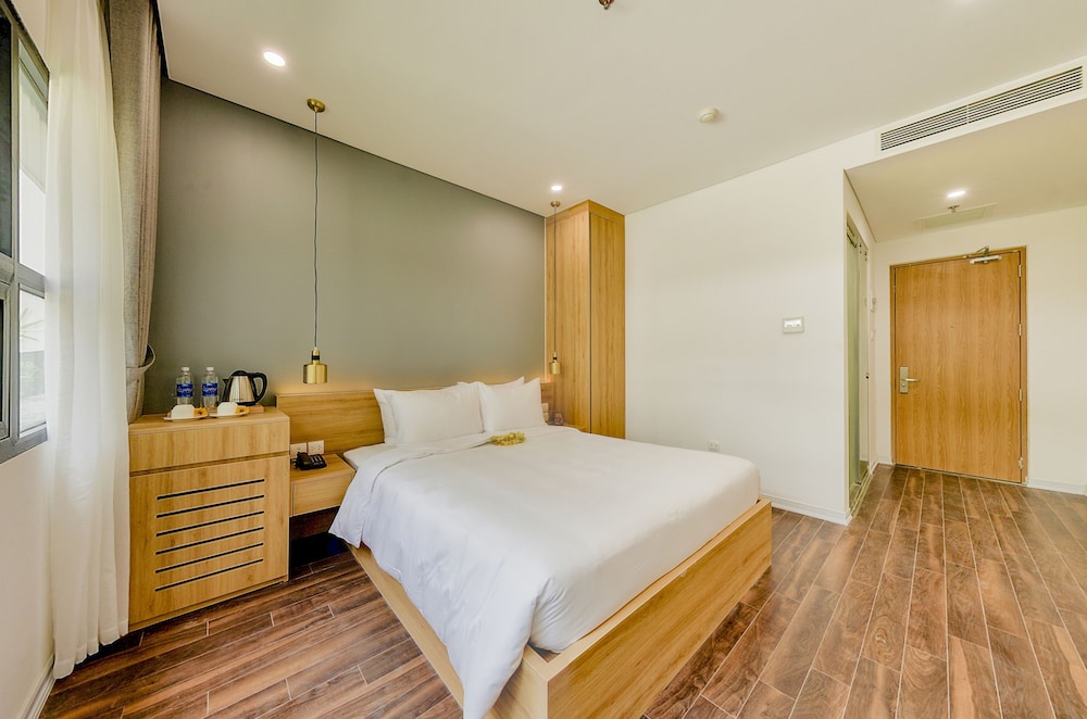 Magnolia Hotel 33/71
