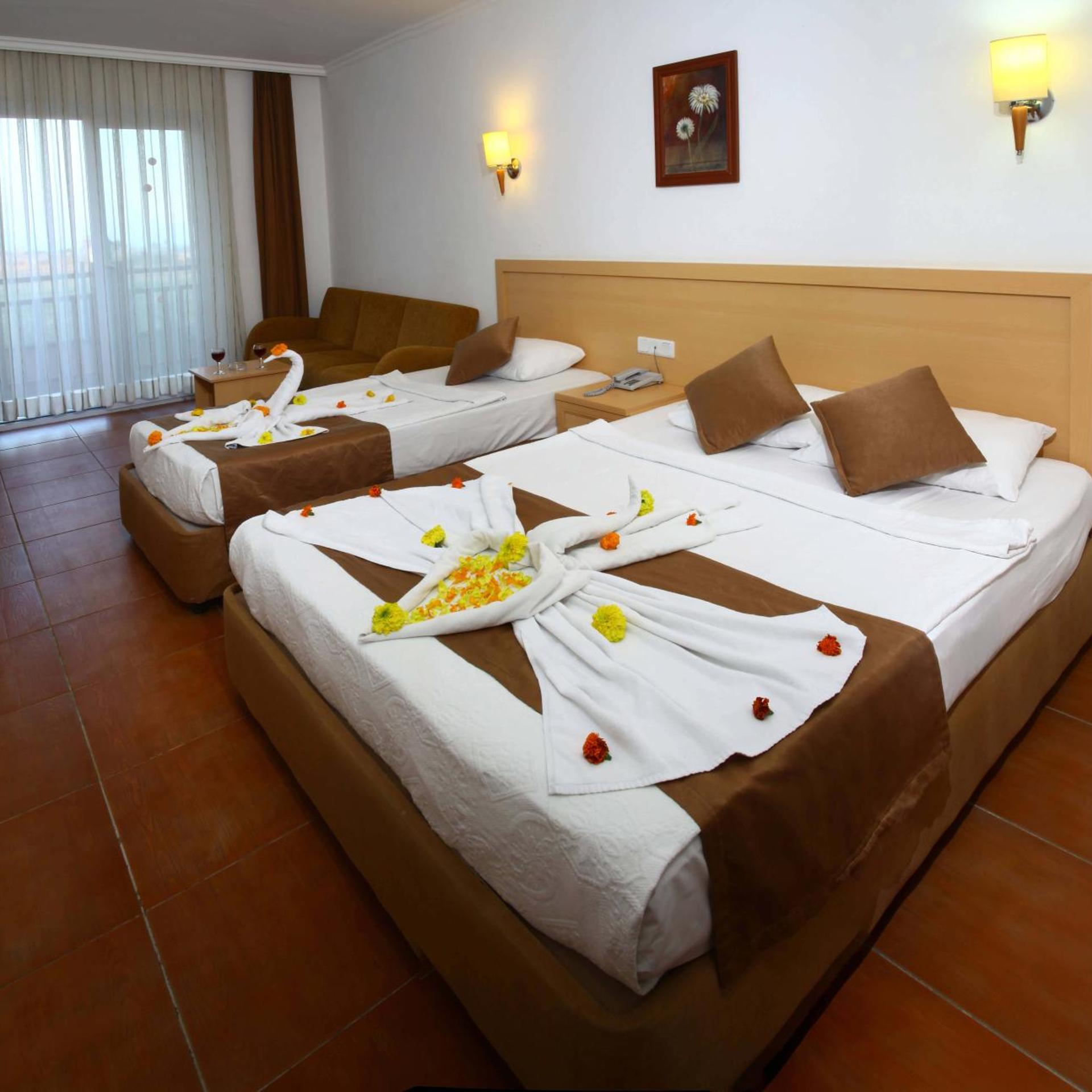 ROOM, DOUBLE OR TWIN BED, LARGE