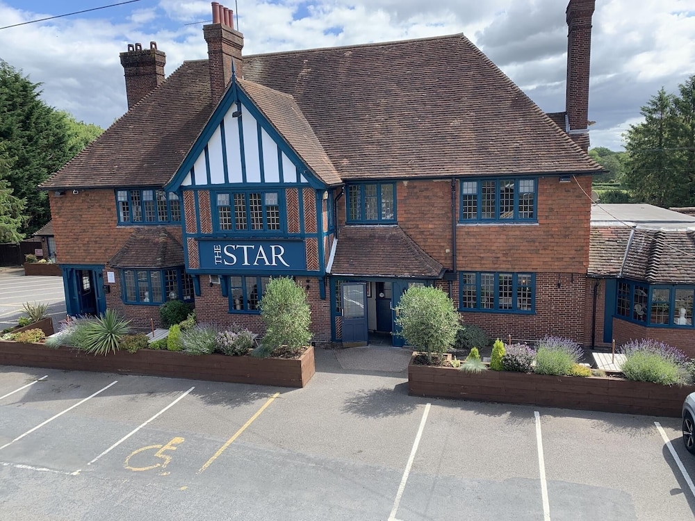 The Star Inn 25/28