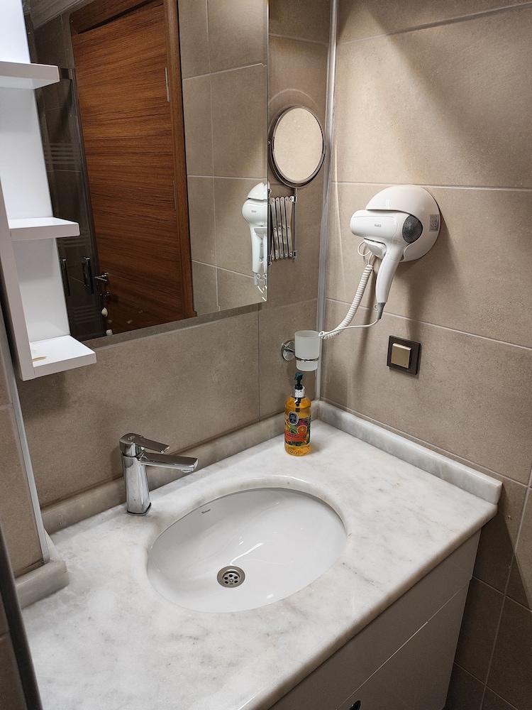 Obahan Hotel 34/39