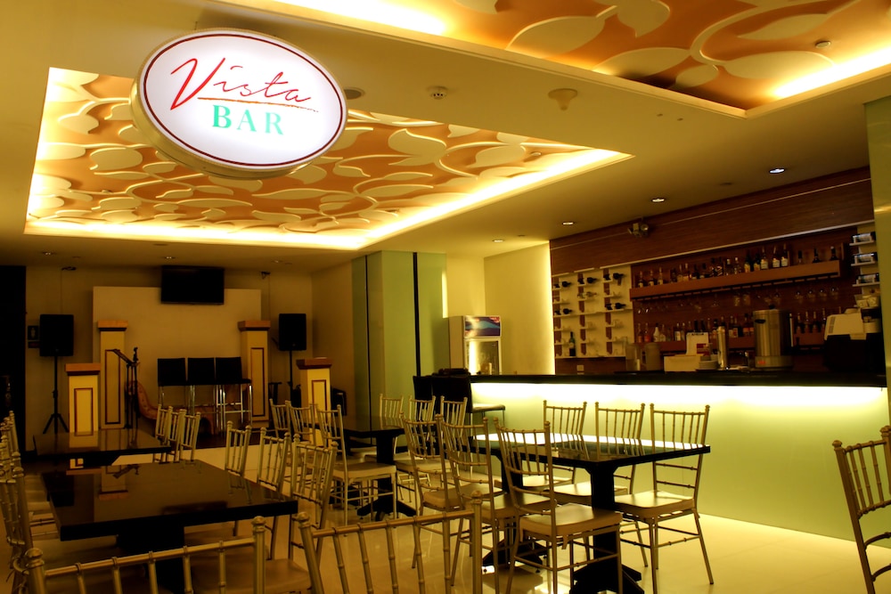 Vista Hotel Cubao 22/26