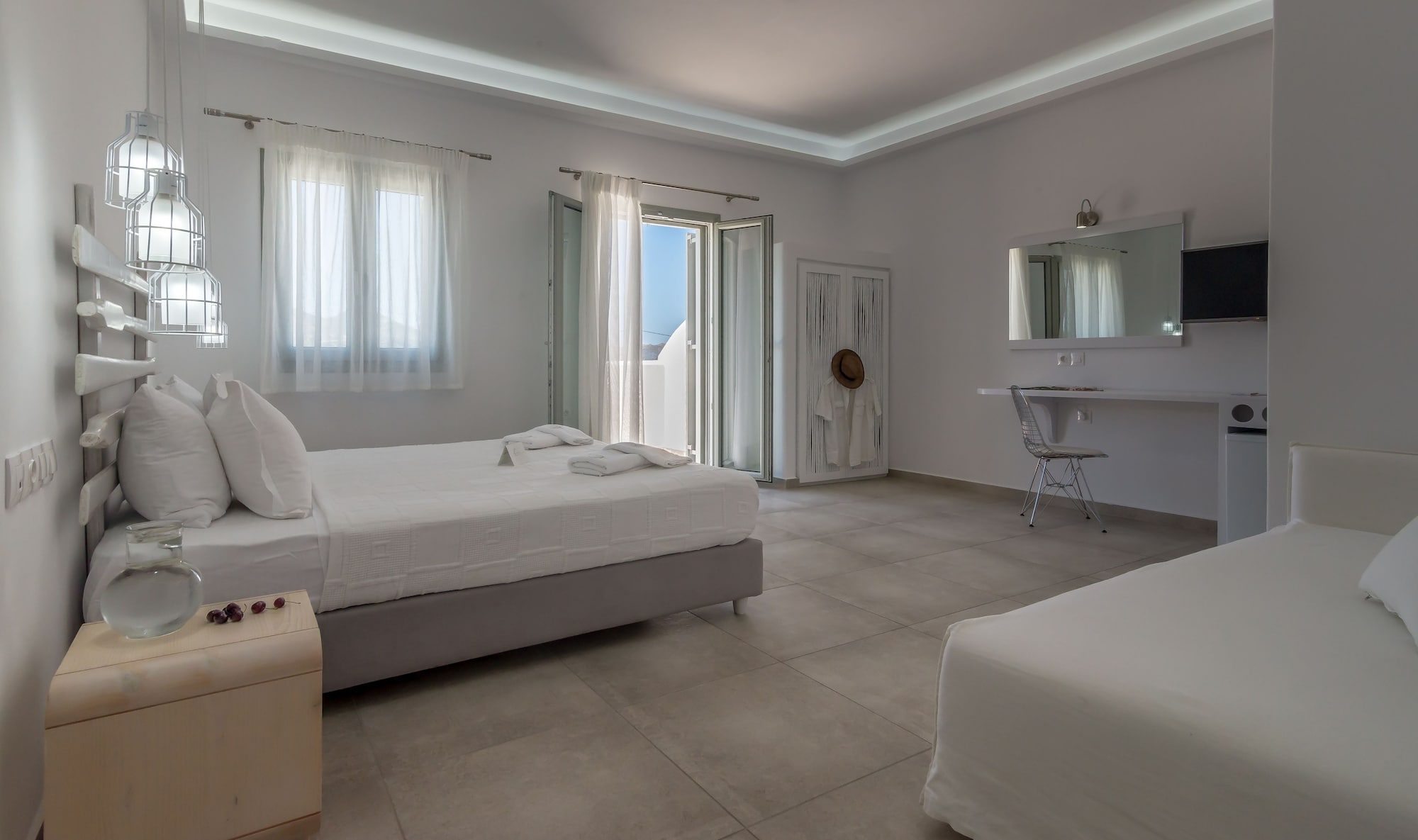 DELUXE, TRIPLE, SEA VIEW