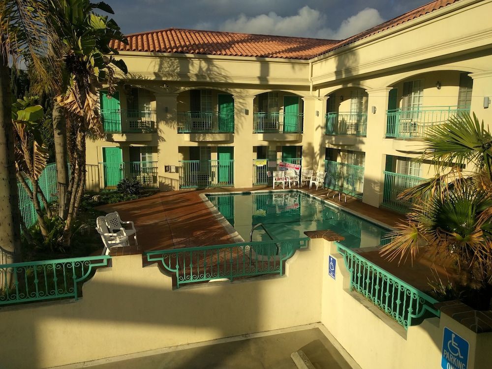 LYFE INN & SUITES by AGA - LAX Airport 3/60