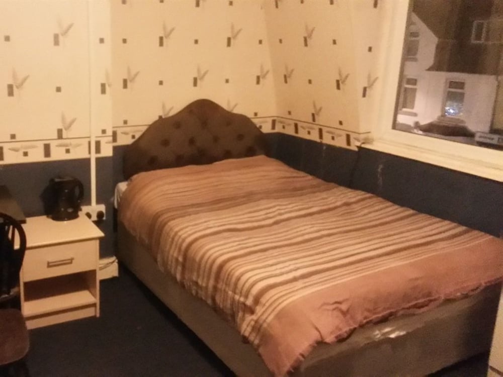 ROOM, DOUBLE BED