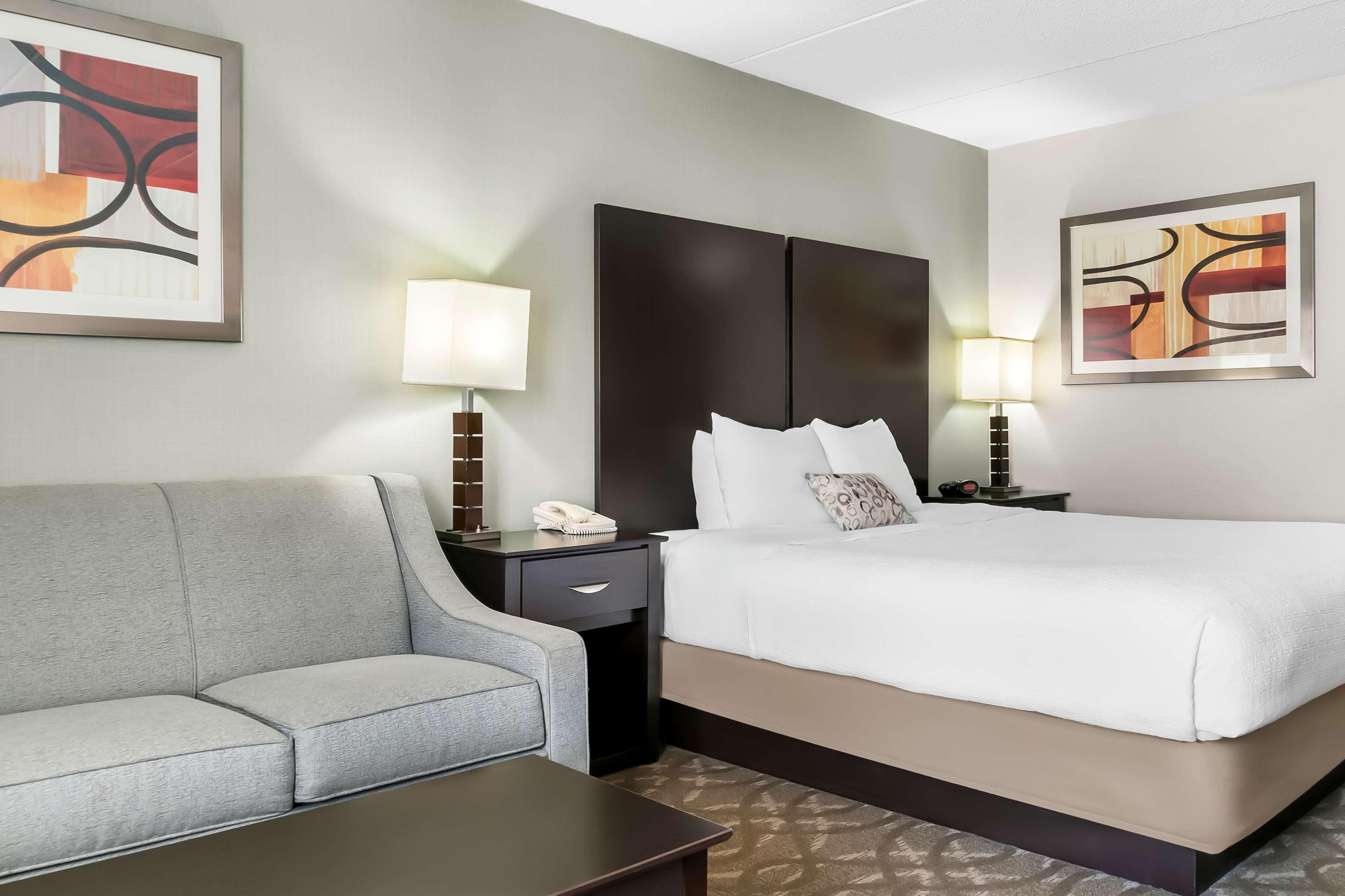 غرفة بسرير كينج