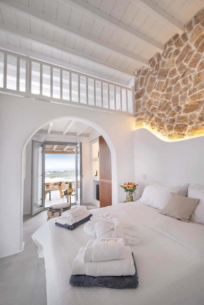 DELUXE, SUITE, SEA VIEW, JETTED TUB