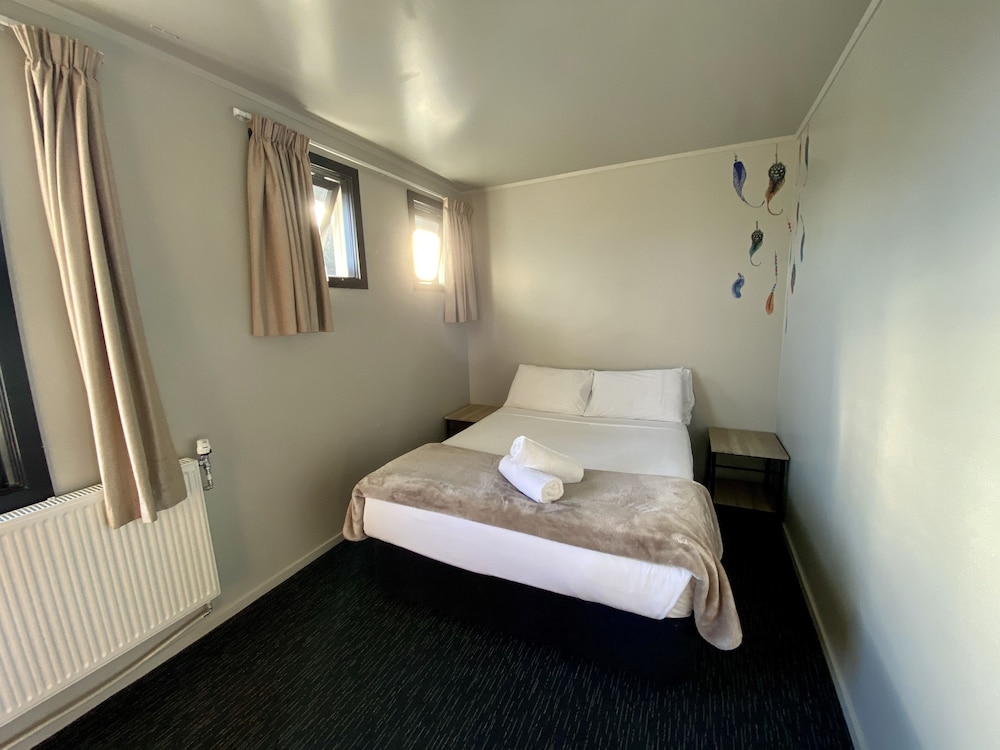 ROOM, KING BED