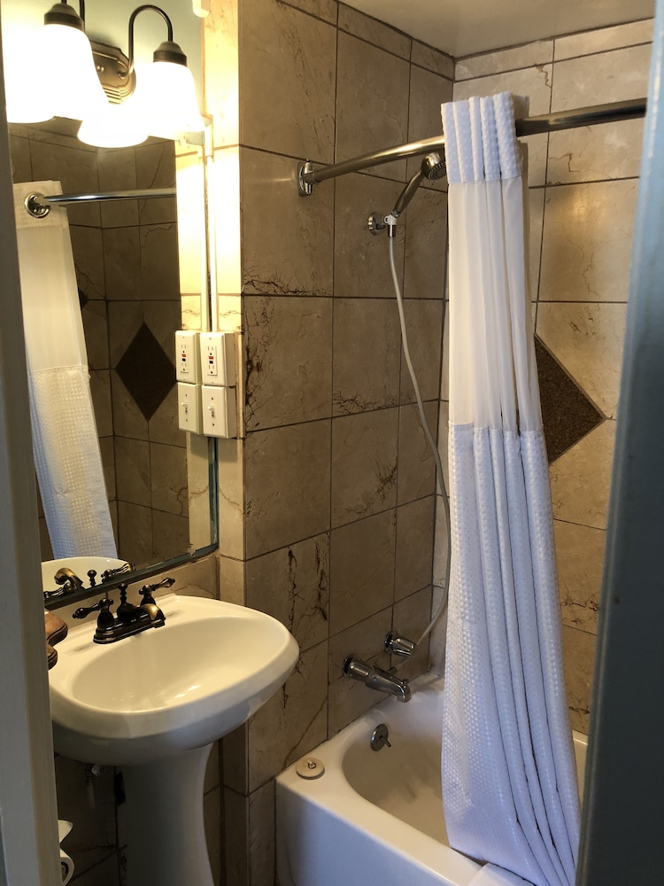 Historic Hotel Nevada and Gambling Hall 14/68