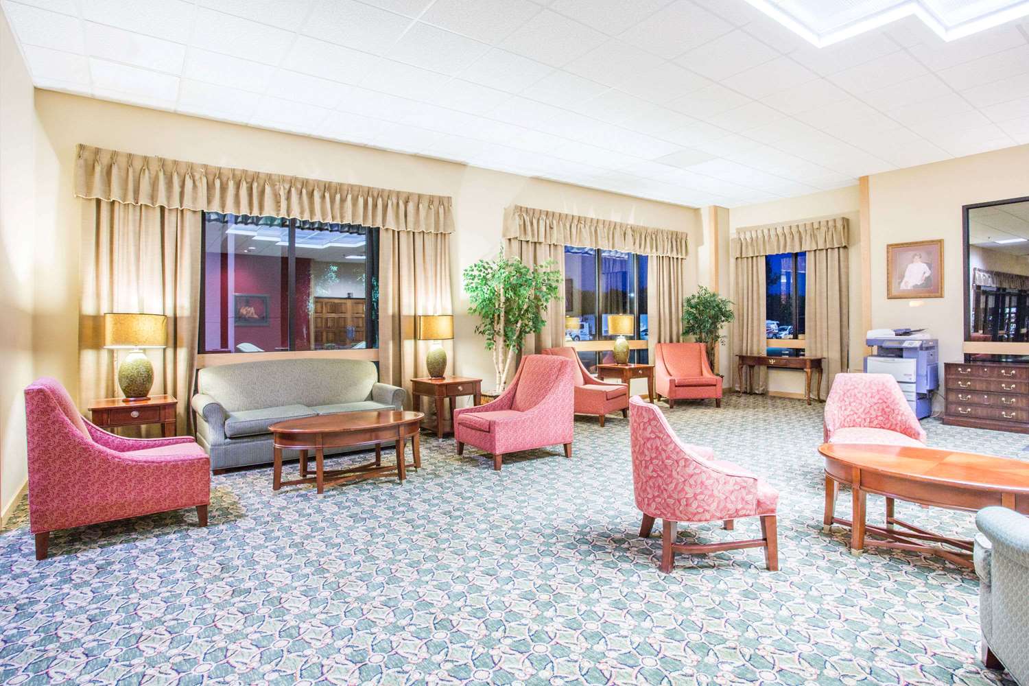 Days Inn & Suites by Wyndham Sutton Flatwoods 5/10