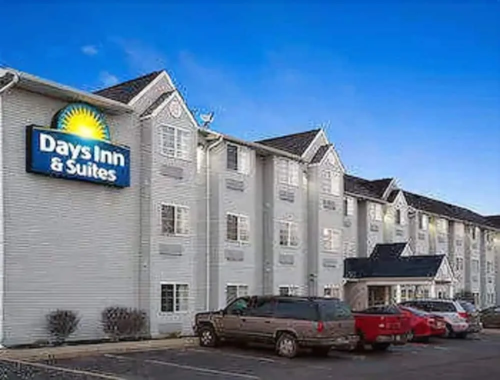 Days Inn And Suites by Wyndham Lafayette In 2/22