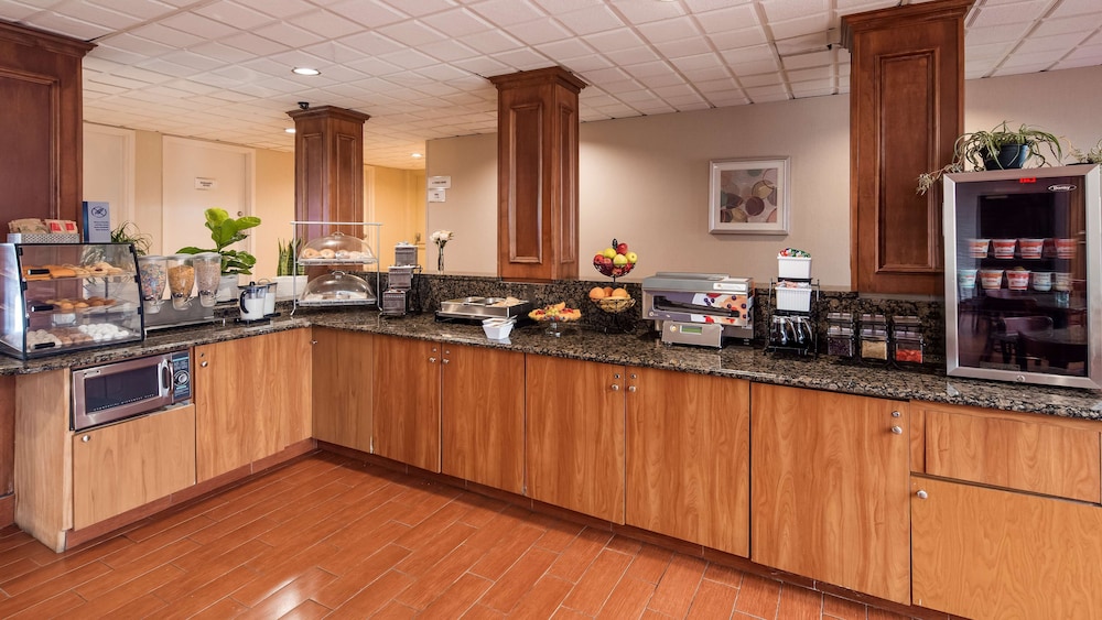 Best Western Detroit Livonia 7/42