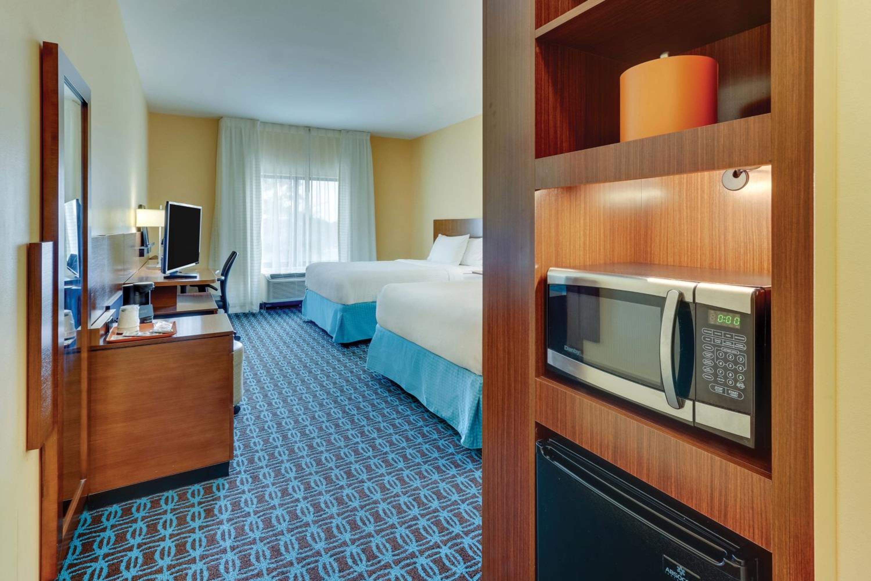 غرفة بسرير كوين، Fairfield Inn Suites Dunn I 95 8/8