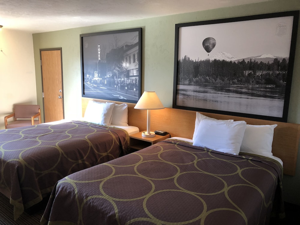 Super 8 By Wyndham Bend OR 13/50