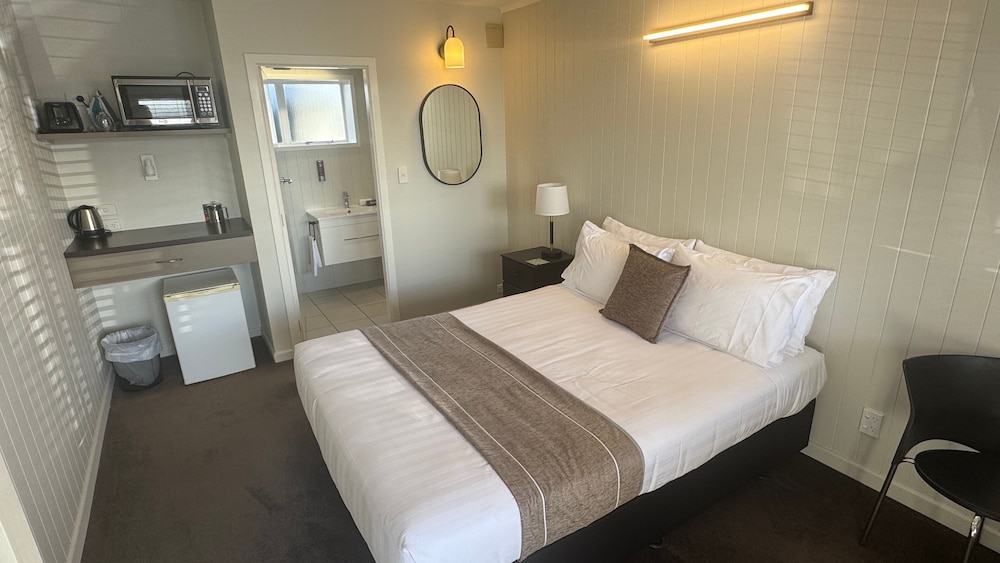 Bristol Motel 16/43