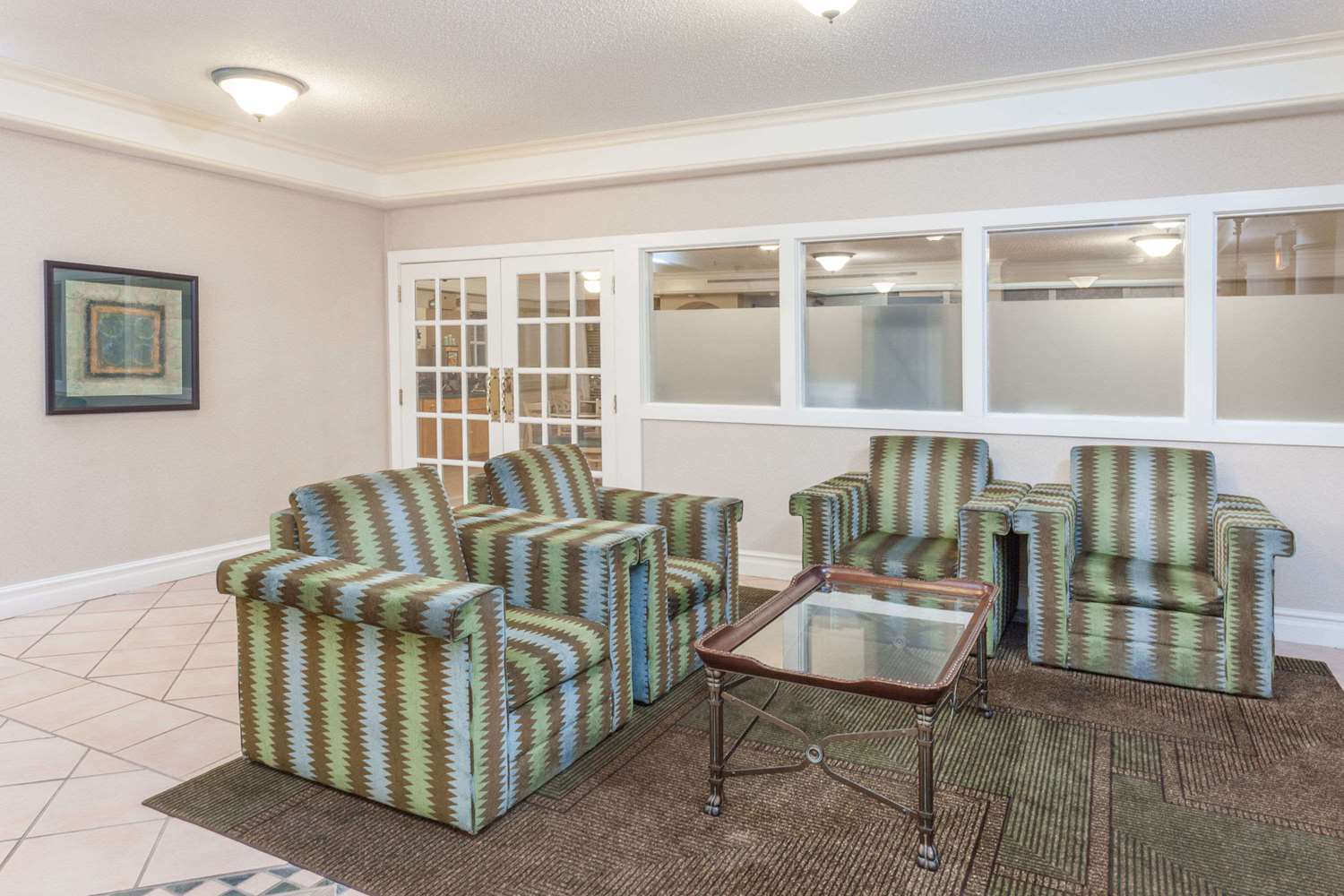 Days Inn & Suites by Wyndham Arlington Heights 26/36