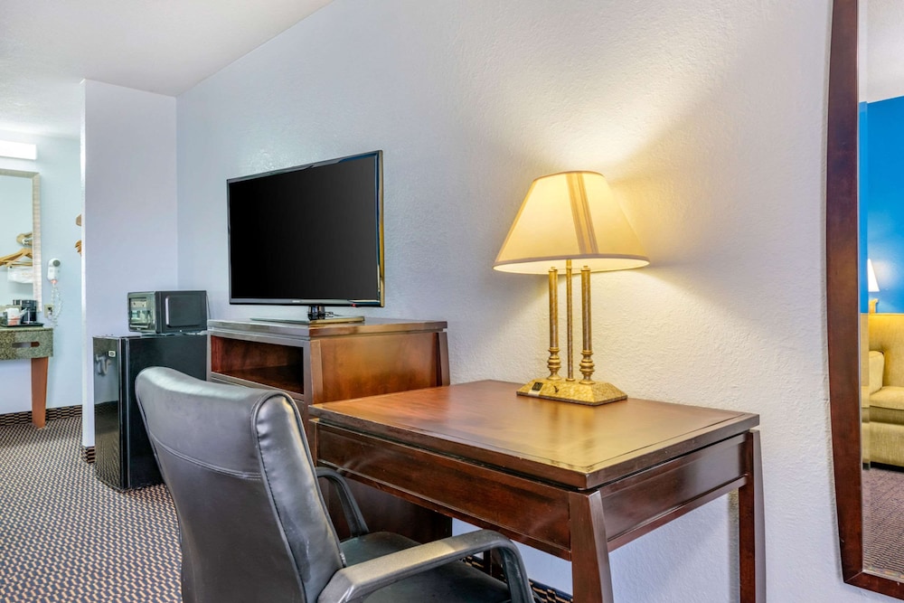 Quality Inn Sarasota North Near Lido Key Beach 25/30