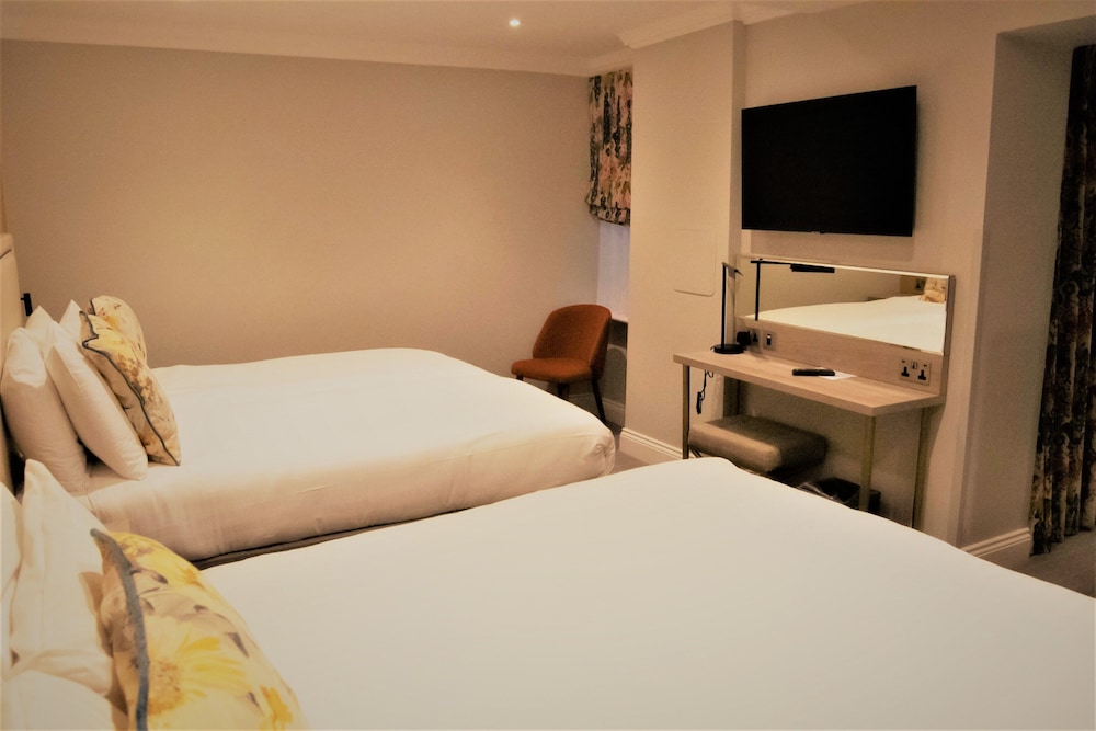 Byron Hotel 33/69