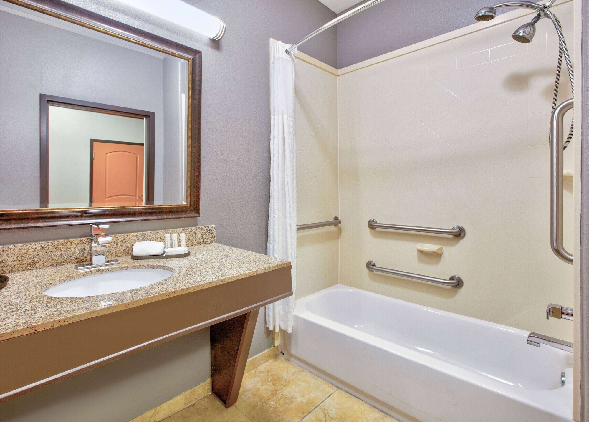 غرفة بسريرين كوين لذوي الإعاقة، La Quinta Inn Suites Little Rock Bryant 4/8