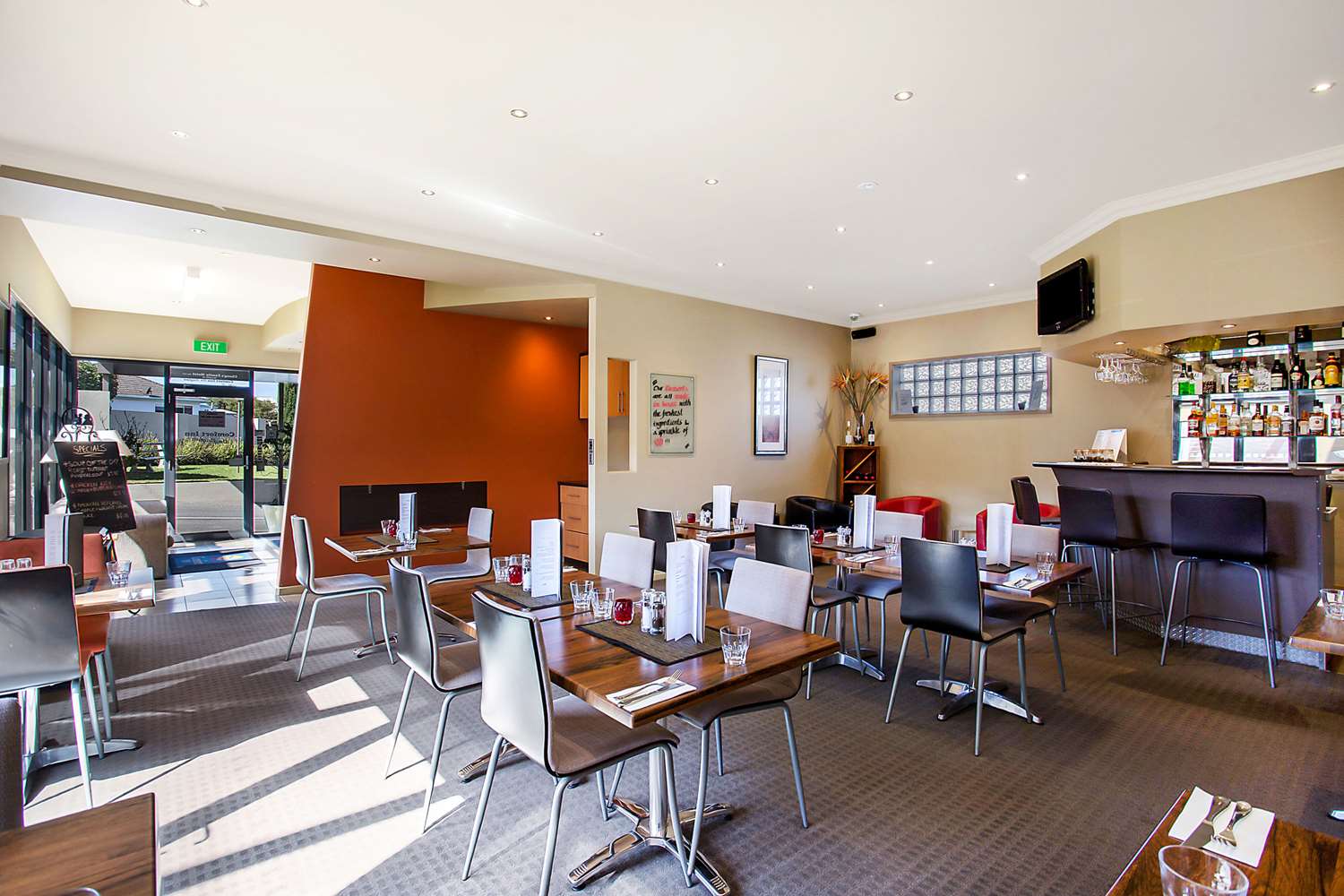 Comfort Inn On Raglan 30/39