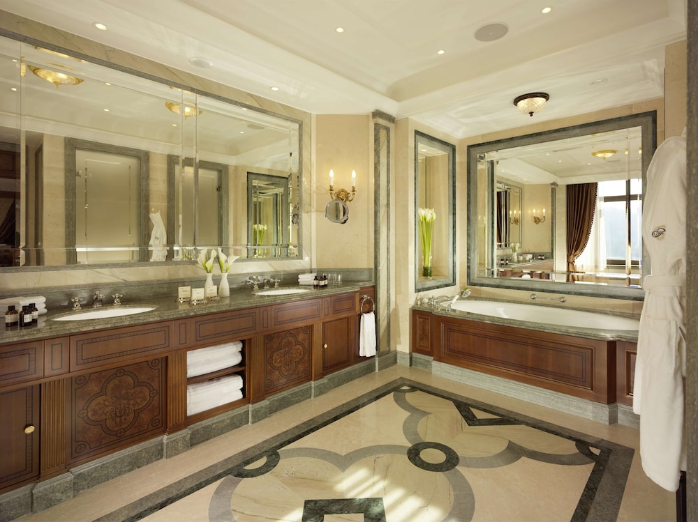 Fairmont Grand Hotel Kyiv 50/50