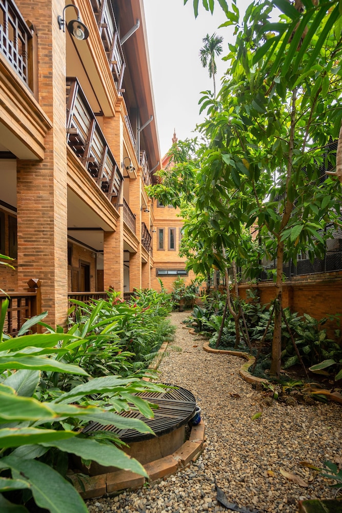 Phor Liang Meun Terracotta Arts Hotel 43/50