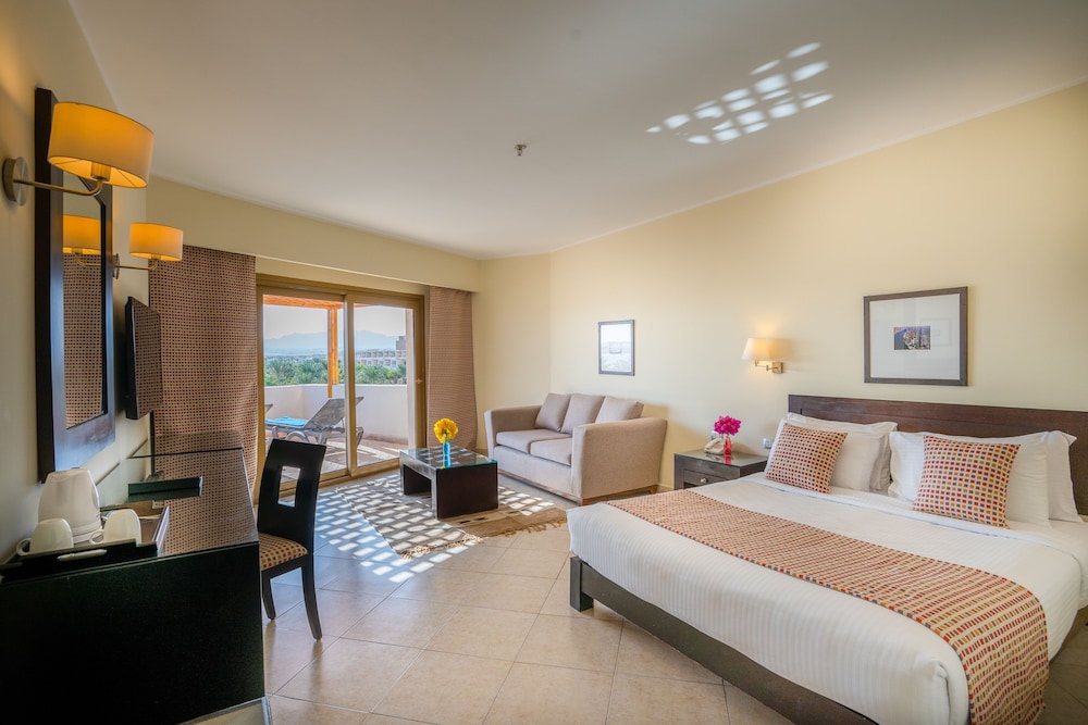 Fort Arabesque Beach Resort 11/50