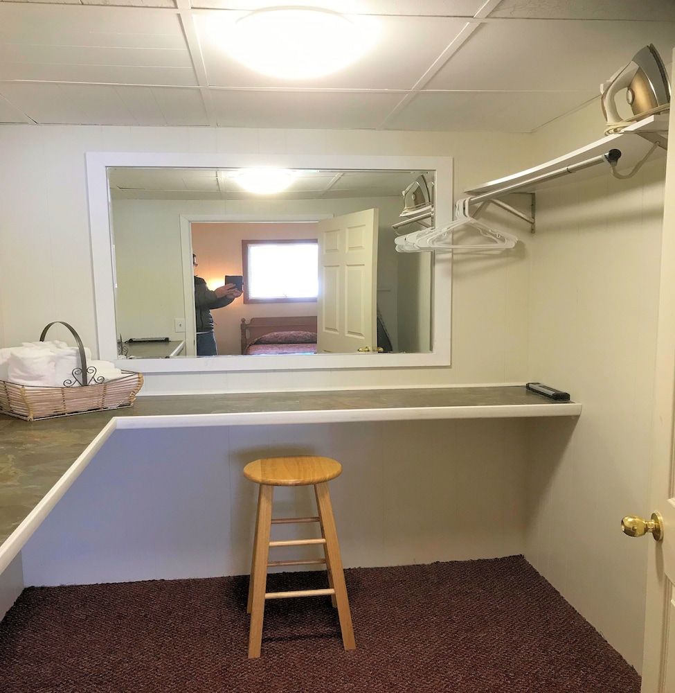 Clear Lake Resort 6/50