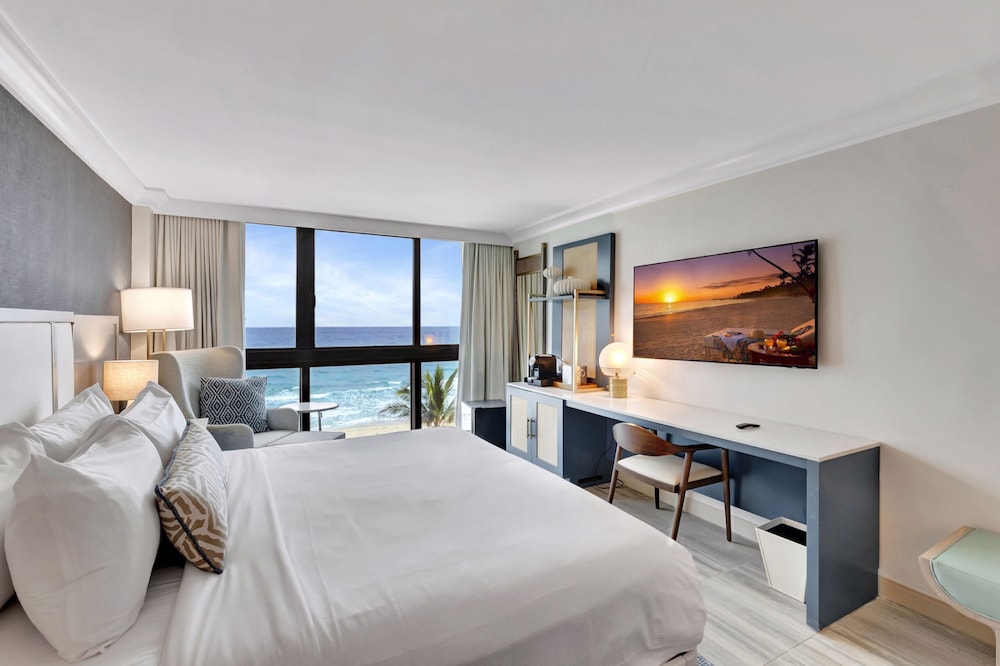 Deluxe, King Bed, Ocean Front