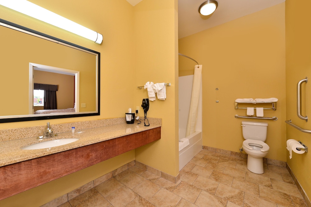 Americas Best Value Inn Tupelo Leeb Drive 11/33