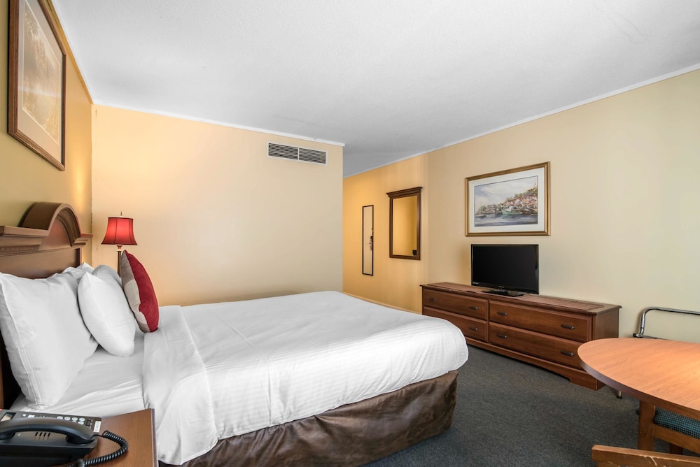 Econo Lodge Inn & Suites Tilton 15/38