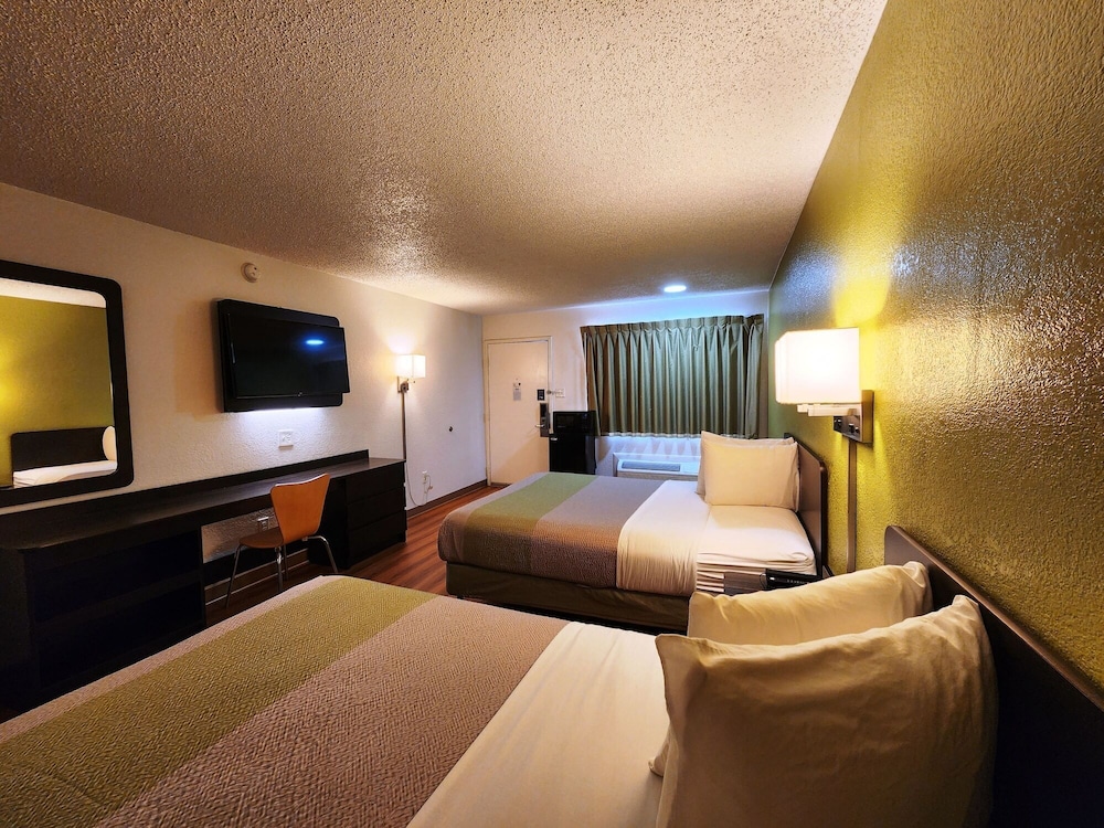 Motel6 Baytown, TX - Baytown East 25/63