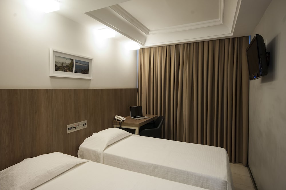 Melo Hotel 30/70