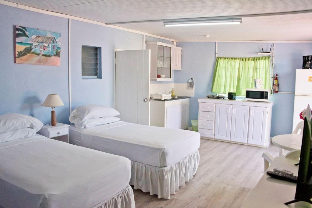 Penthouse, Studio