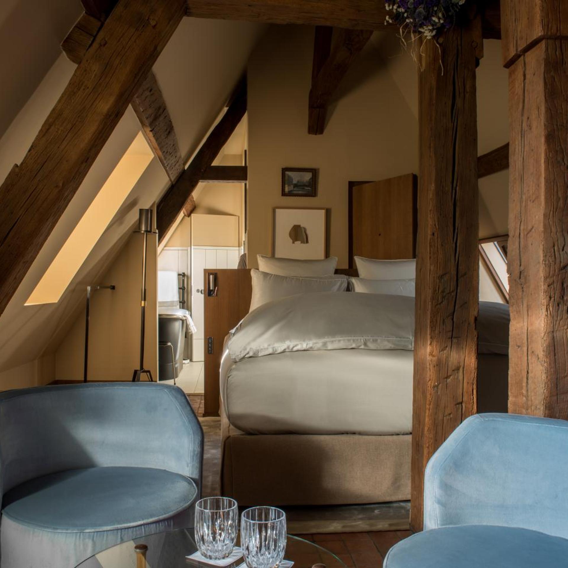 Superior, Attic, Cour des Vosges 2/2